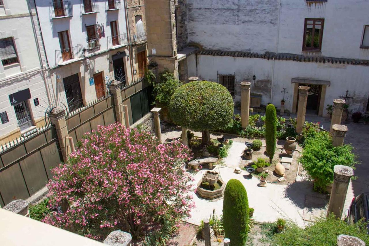 Apartamentos Tres Llaves Palacio De Vela De Los Cobos Úbeda Exterior foto